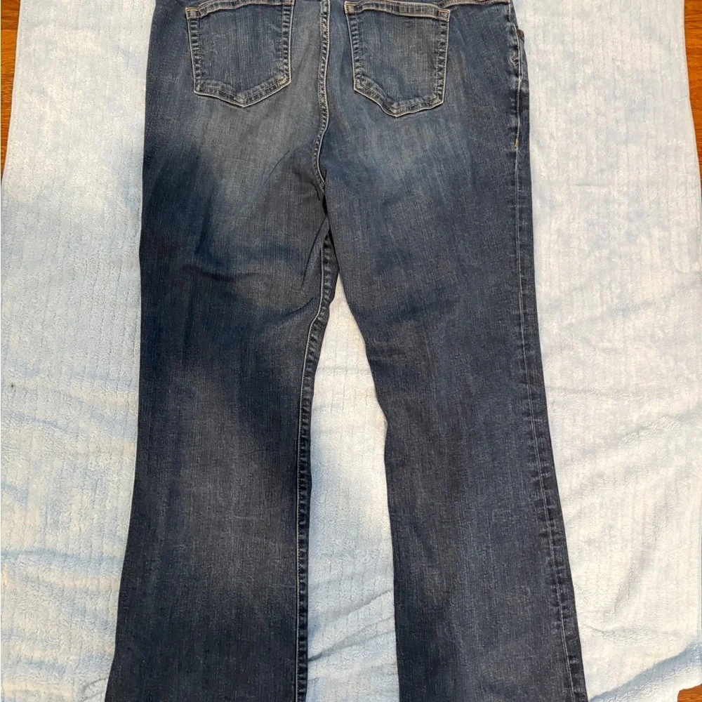 Torrid Curvy Fit Bootcut Jeans Women’s Plus 16R Medium Wash Stretch Denim - Picture 12 of 14